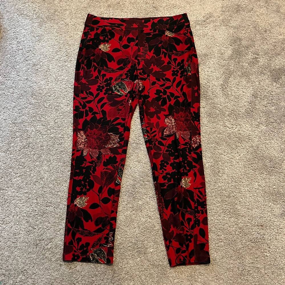 Chicos Travellers size 10 Floral Red and Black Pants
